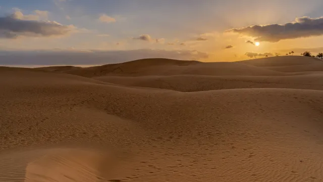 Sanddünen von Maspalomas auf Gran Canaria bei Sonnenuntergang – Gay Urlaub in Europa